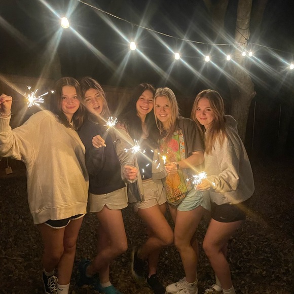 Profile Picture of Emma Bergerson (@emmabergerson) on Poshmark