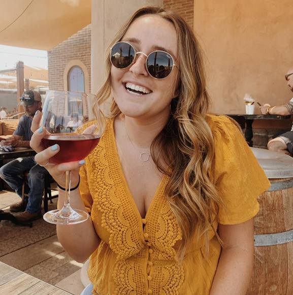 Profile Picture of Victoria Clemens (@tori1297) on Poshmark