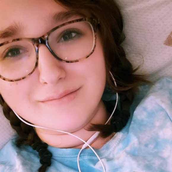 Profile Picture of Desiree Aiken (@ddaiken1) on Poshmark