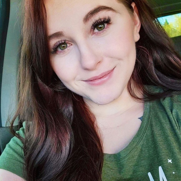 Hailey Barraclough - Poshmark Profile Picture of Hailey Barraclough (@haileybarraclou) on Poshmark