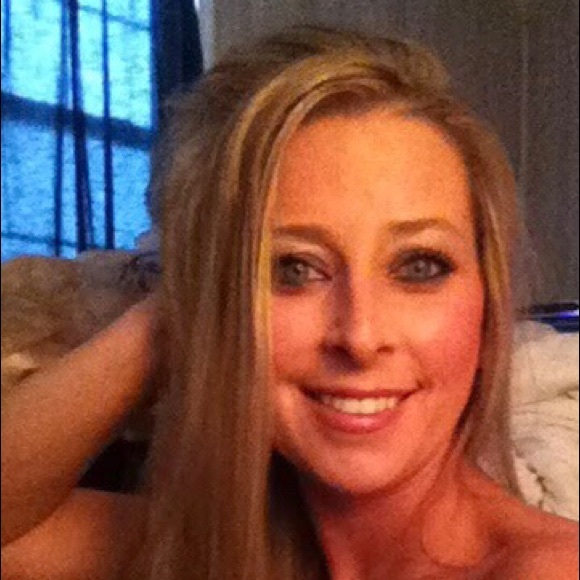 Profile Picture of Michelle Murrell (@mzmurrell1111) on Poshmark