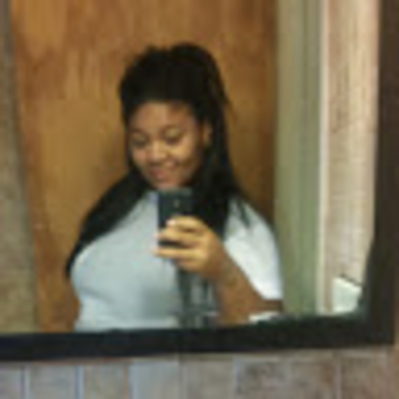 Shatai Lothery - Poshmark Profile Picture of Shatai Lothery (@slothery2) on Poshmark