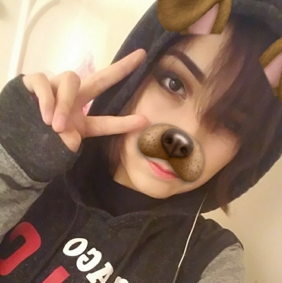 Profile Picture of Carly Rose (@shirorei) on Poshmark