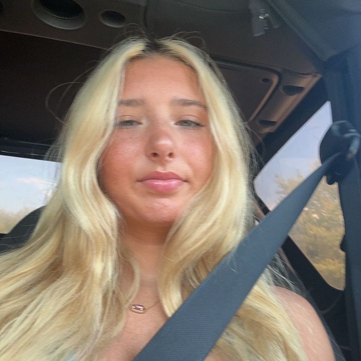 Profile Picture of Zoe (@zoriser) on Tiktok