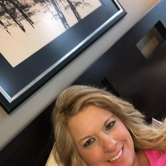 Profile Picture of Michelle Goodkind (@michellegoodkin) on Poshmark