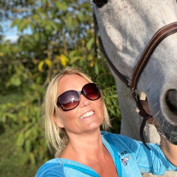 Profile Picture of Jutta Roth (@juttaroth) on Poshmark