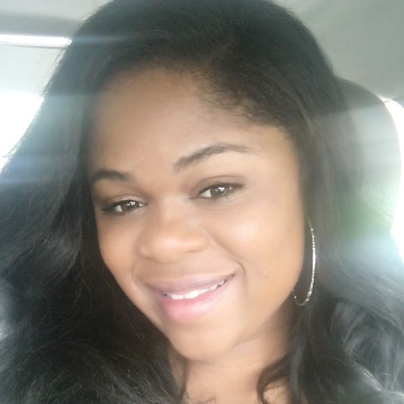 Profile Picture of Sparkle Johnson (@sparklejohn) on Poshmark