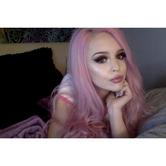 Profile Picture of Hannah Kolvek (@hannahkol) on Poshmark