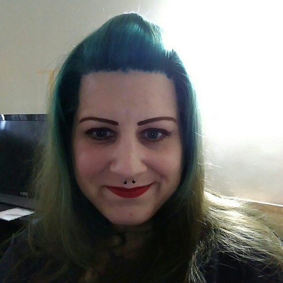 Profile Picture of Danielle Scala (@danijs78) on Poshmark