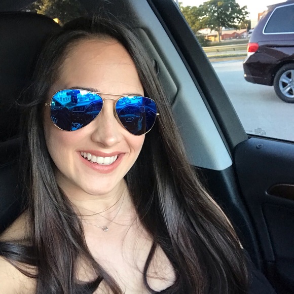 Profile Picture of Cacassandra Depillis (@cdepillis) on Poshmark