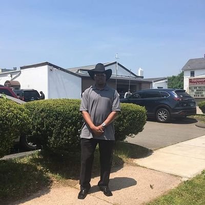 Profile Picture of Larry Yarbrough (@LarryYarbroug12) on Twitter