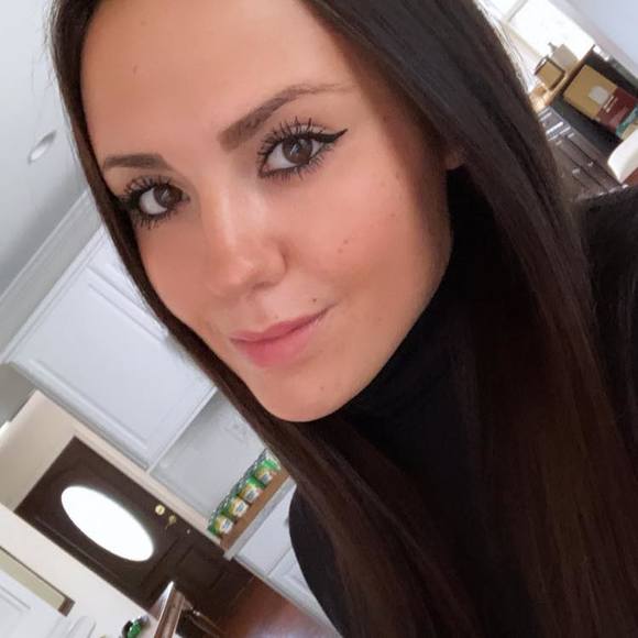 Profile Picture of Christina Franco (@christinafra269) on Poshmark