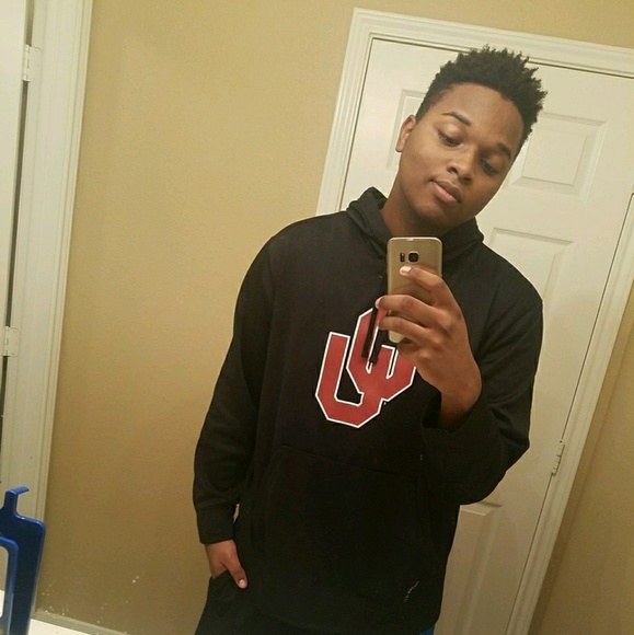 Devyn Mack - Poshmark Profile Picture of Devyn Mack (@devynj580) on Poshmark