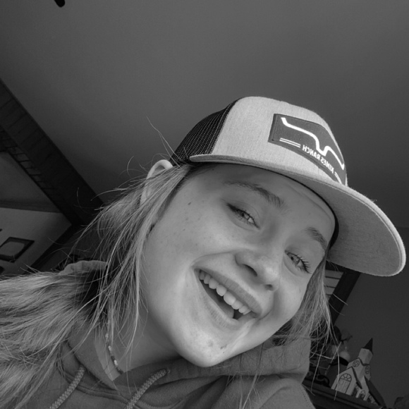 Profile Picture of Izzy Dambroski (@izzyyrodeoo10) on Poshmark