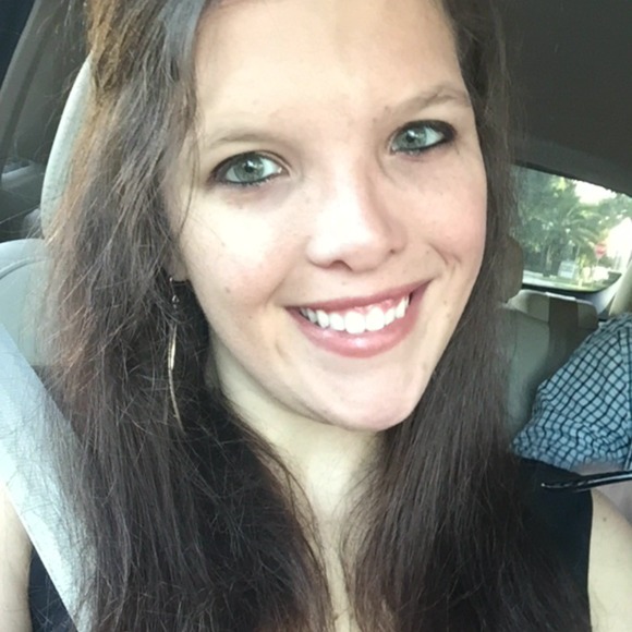 Profile Picture of Amy Gehring (@amygehring) on Poshmark