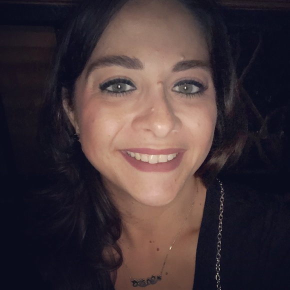 Caroline Worsley - Poshmark Profile Picture of Caroline Worsley (@cookieworsley) on Poshmark