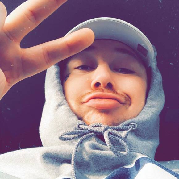 Profile Picture of Travis Schwarz (@travmoox) on Poshmark