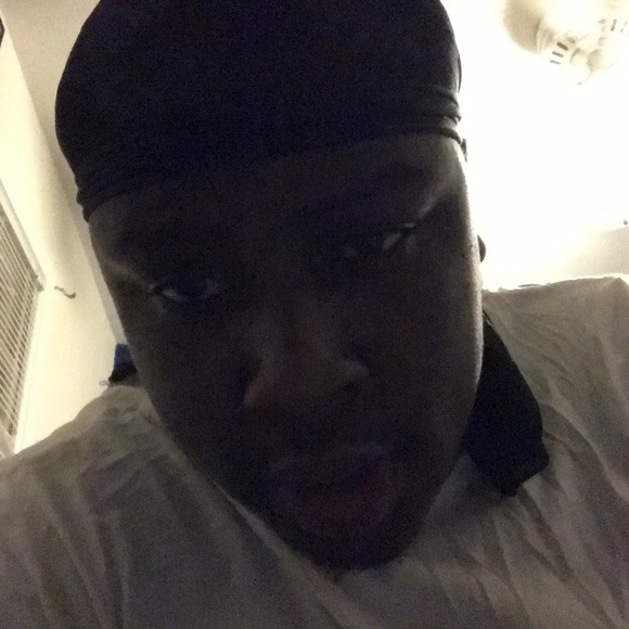 Profile Picture of Aveaun Williams (@aveaunwilliams) on Poshmark