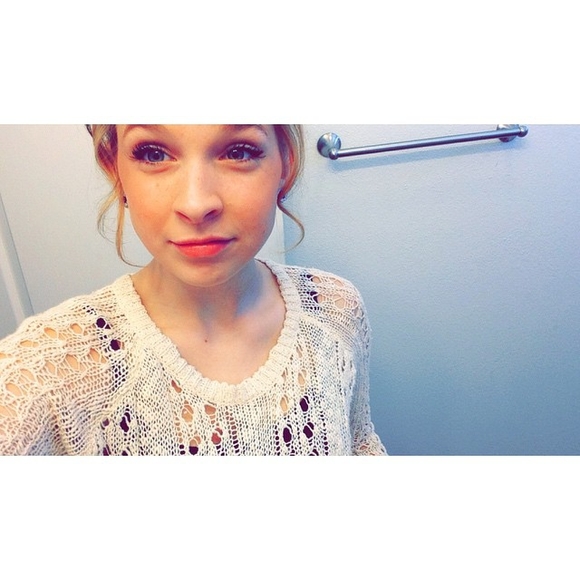 Profile Picture of Hannah Hoitink (@hannahloveeez) on Poshmark