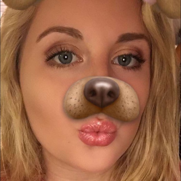 Profile Picture of Caroline Peckeroff (@caroline_64) on Poshmark
