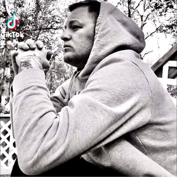 Profile Picture of Dustin Drennen (@dustin_drennen) on Poshmark