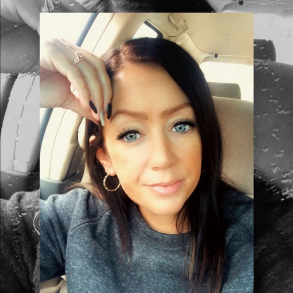Profile Picture of Mandy Husted (@mandy_maureen) on Poshmark