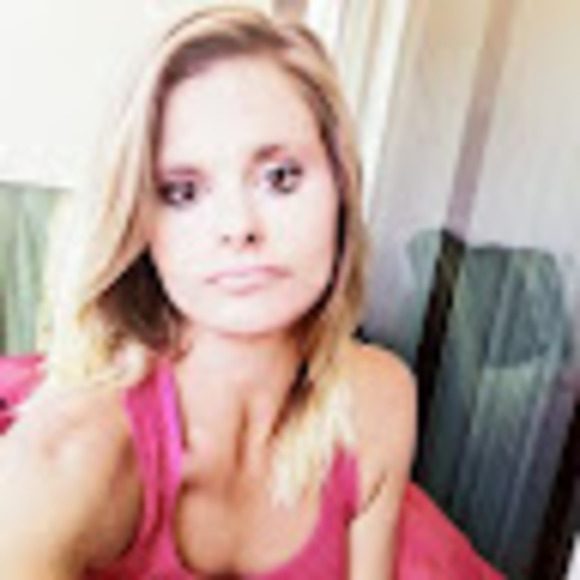 Profile Picture of Lisa Powers (@lisapowers931) on Poshmark