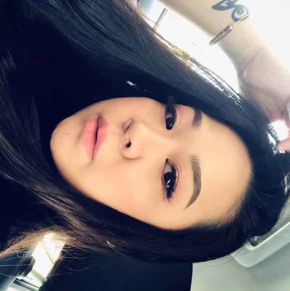 Profile Picture of Kayla Kamisato (@kaylaiko) on Poshmark