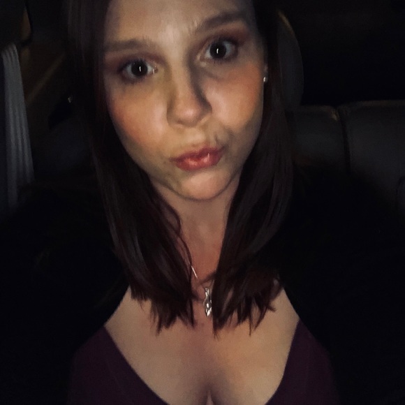 Profile Picture of Krystal Pryor (@pryorkrystal20) on Poshmark
