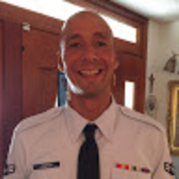 Profile Picture of James Cisneros (@cisnerosjamesp) on Poshmark