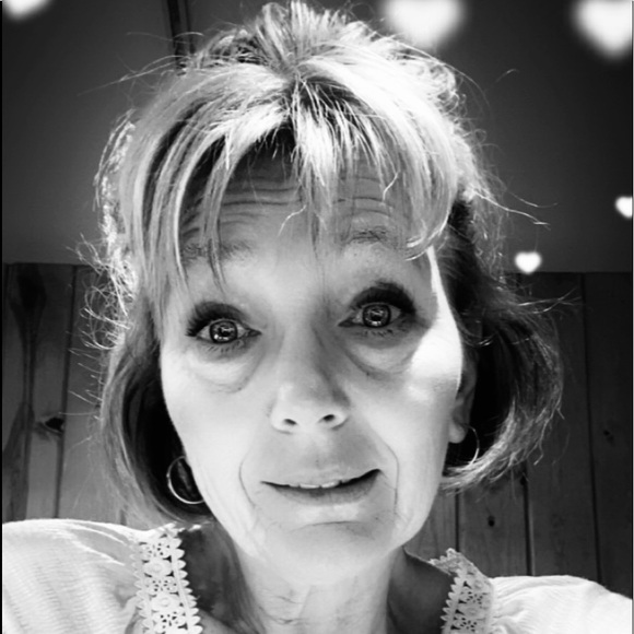 Profile Picture of Laura Caflisch (@lauracaflisch) on Poshmark