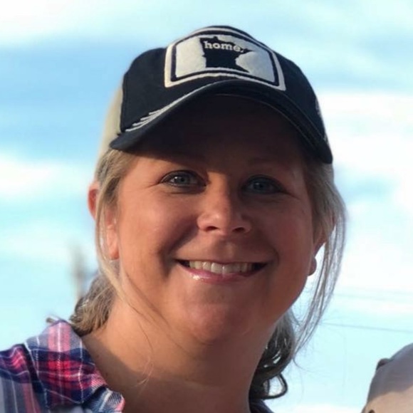 Profile Picture of Melissa Pozorski (@mpozorski) on Poshmark