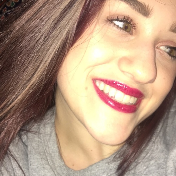 Profile Picture of Allison Gedman (@allisonged) on Poshmark