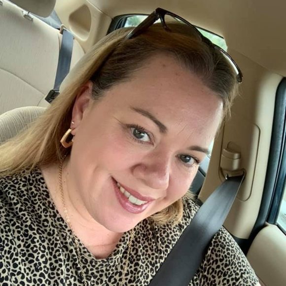 Profile Picture of Stephanie Servary (@sservary) on Poshmark
