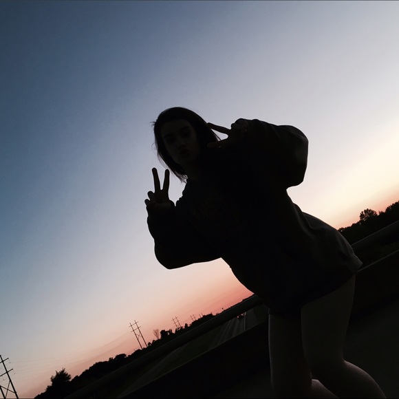 Profile Picture of Bella Lucas (@bella_lucas) on Poshmark