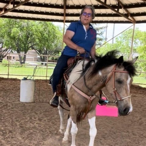 Profile Picture of Kim Perez (@kamelotmoon) on Poshmark