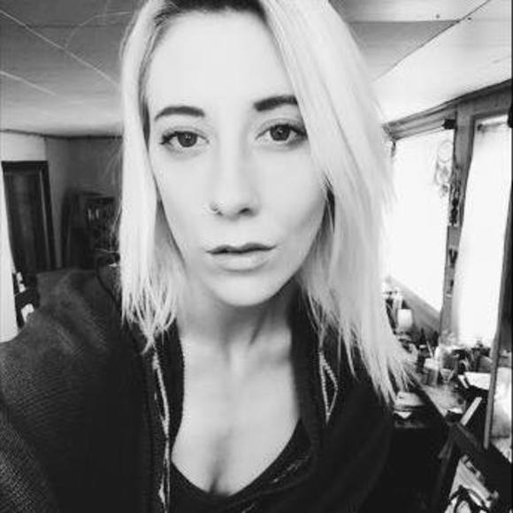 Profile Picture of Jessy Scozzafava (@scozzjs) on Poshmark