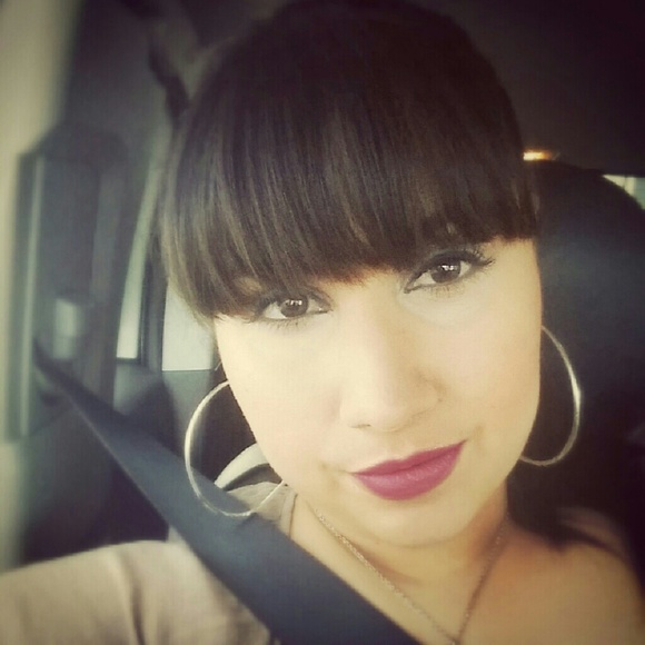 Profile Picture of Lizaira Perez (@bebieliz) on Poshmark