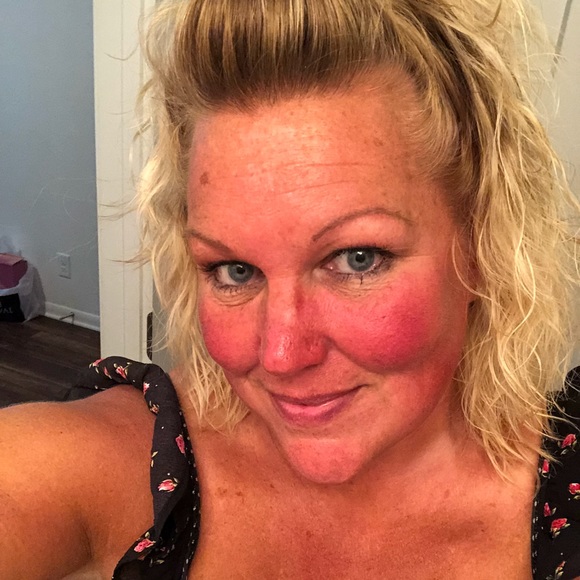 Profile Picture of Jennifer Finger (@itiswhatitis37) on Poshmark