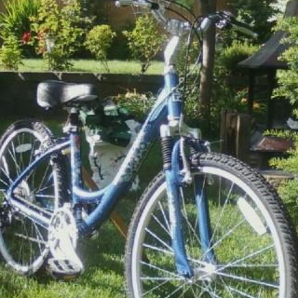 Profile Picture of Heather Rozen (@rozenthal) on Poshmark