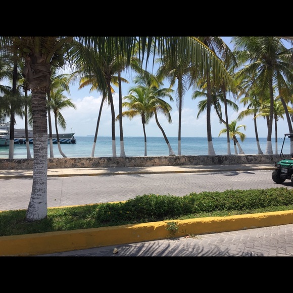 Profile Picture of Kerrin Duarte (@kerrin2018) on Poshmark