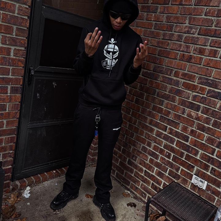 Profile Picture of Johnathan Kinstan (@torchsumdon) on Tiktok