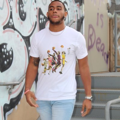 Profile Picture of Mike Beezy 🕊🥀 (@CantGuardBeezy) on Twitter