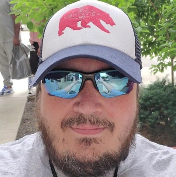 Profile Picture of Arthur Shields (@arthurshields) on Poshmark