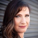 Profile Picture of Laurie Hull (@razzledazzlebabydoll) on Instagram