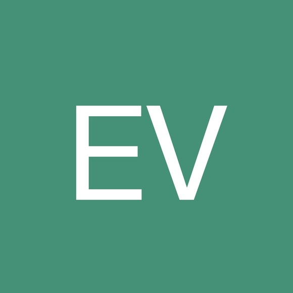 Profile Picture of Erin Vandersloot (@bawardi1982) on Poshmark