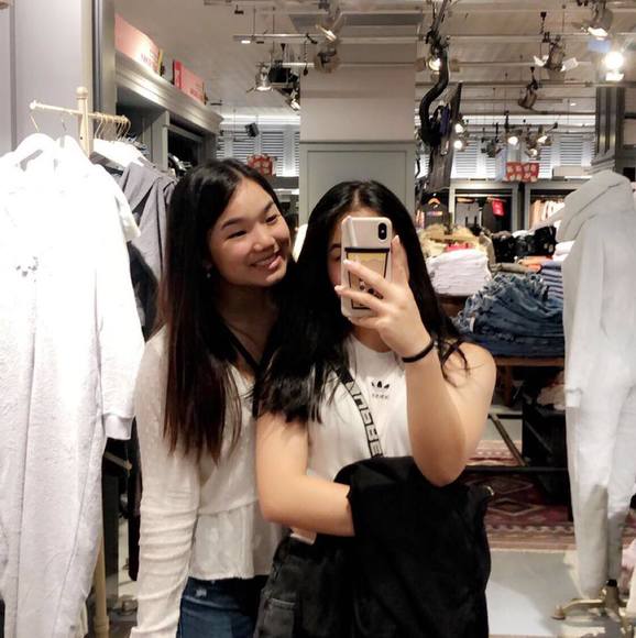 Profile Picture of Michelle Trinh (@mivhhelle) on Poshmark