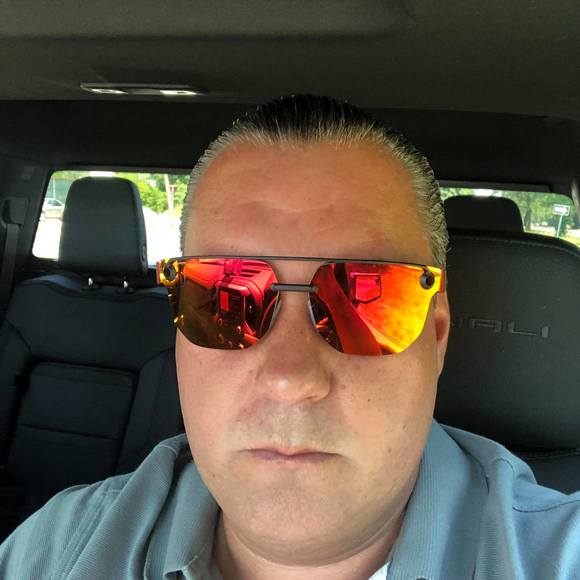 Profile Picture of Peter Fakiris (@fak1) on Poshmark