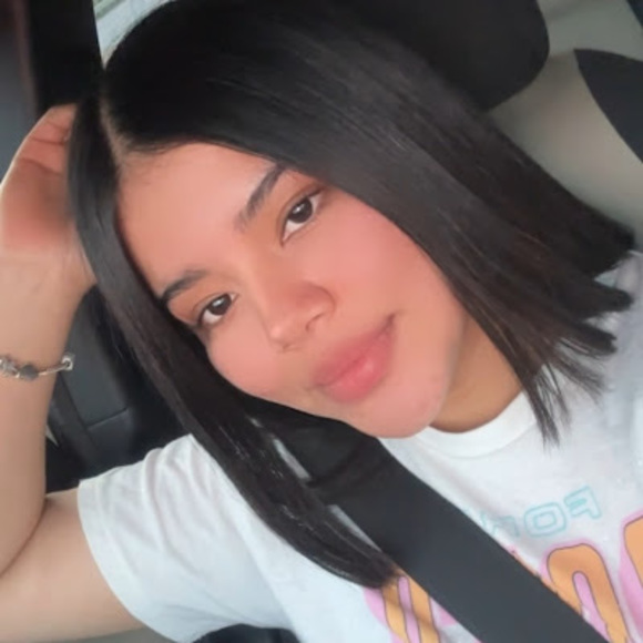 Profile Picture of Michell Lopez (@michelllopez792) on Poshmark