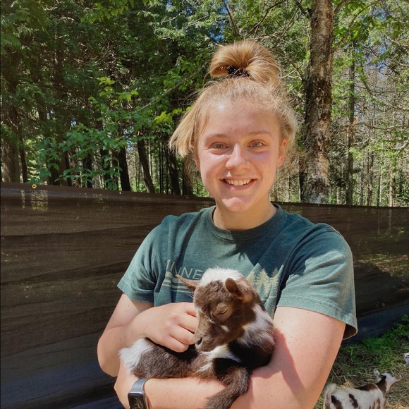 Profile Picture of Libby Wallace (@libbyjohnson97) on Poshmark